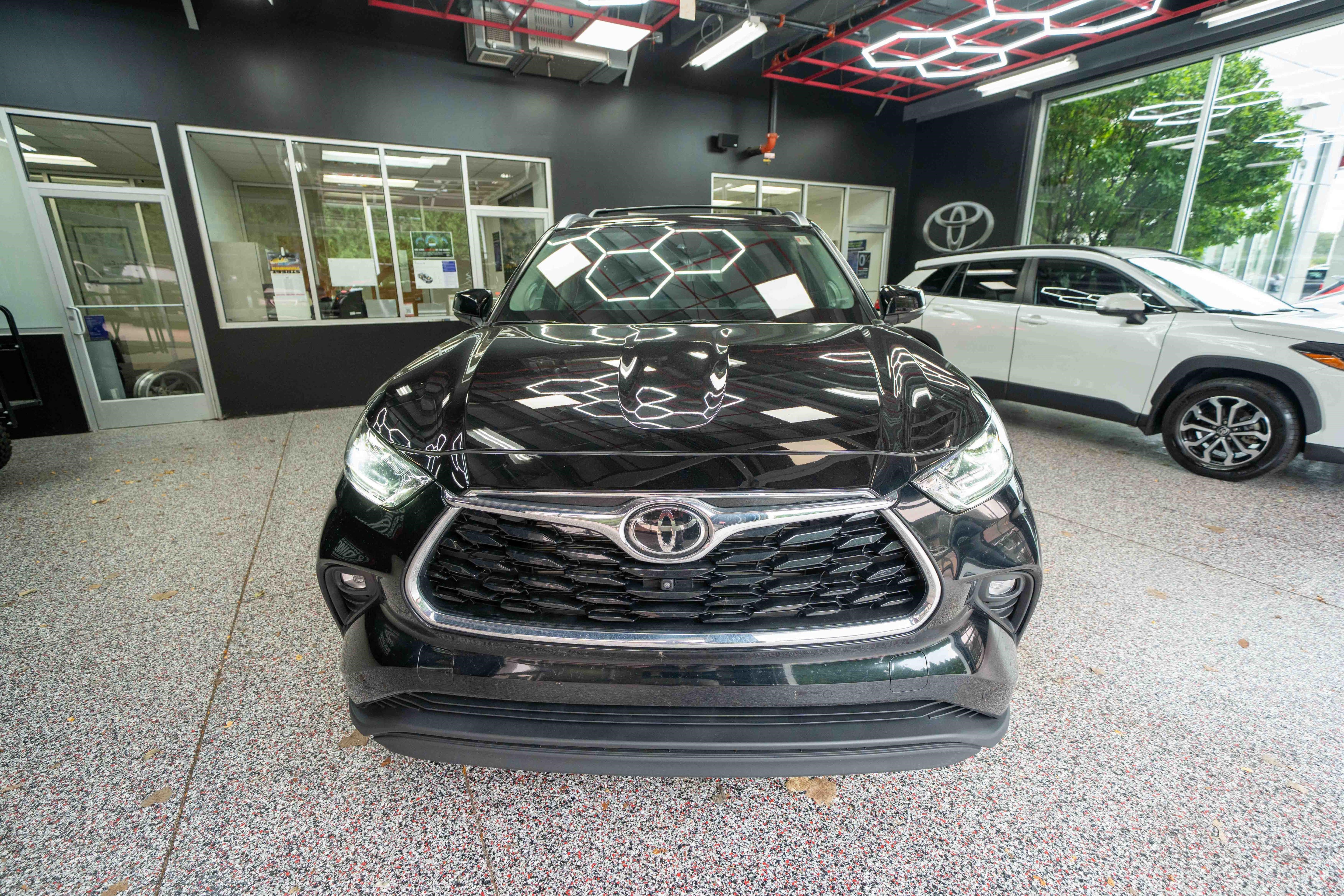 Used 2026 Toyota Highlander Limited AWD/4WD image 7