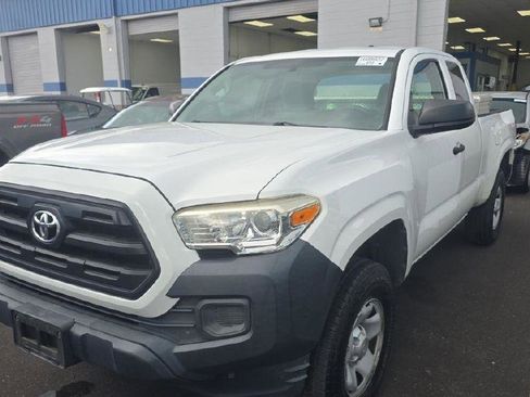 Used 2017 Toyota Tacoma SR RWD image 2