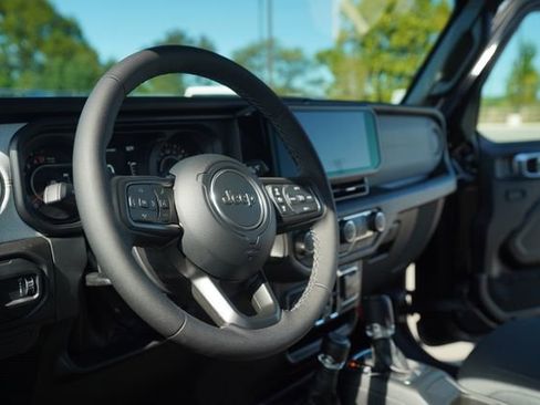 New 2025 Jeep Gladiator Sport image 26