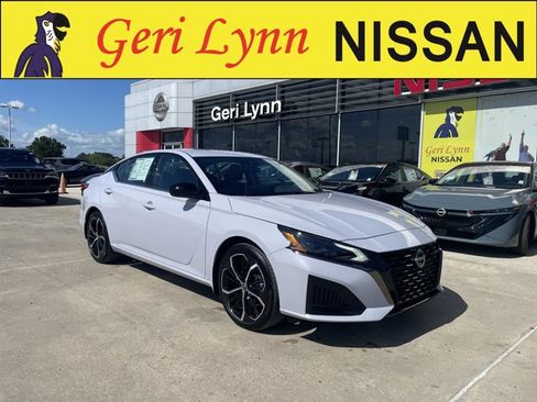 Certified 2025 Nissan Altima 2.5 SR w/ SR Premium Package FWD image 1