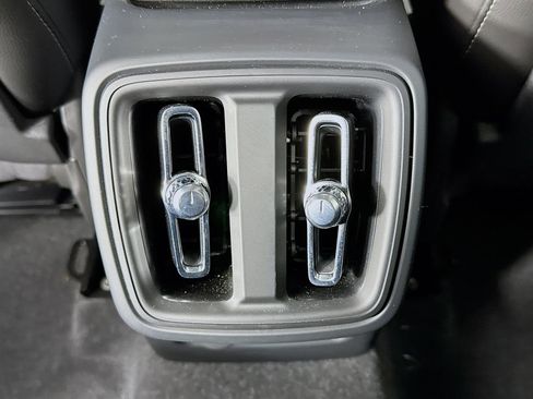 Used 2024 Volvo XC40 B5 Ultimate w/ Protection Package Premier image 28