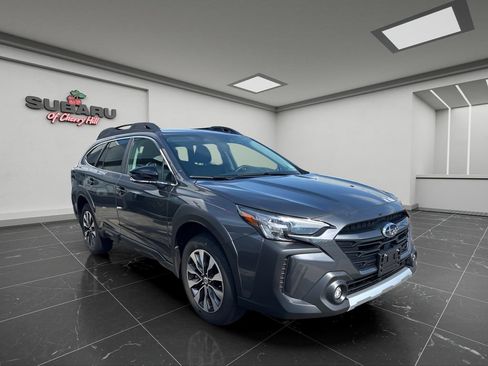 Used 2025 Subaru Outback Limited AWD/4WD image 1