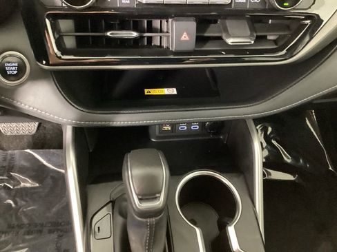 Used 2024 Toyota Highlander XLE AWD/4WD image 26