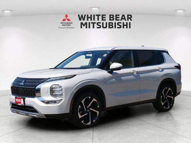 Used 2024 Mitsubishi Outlander SE AWD/4WD image 2