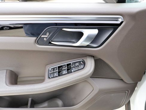 Used 2021 Porsche Macan image 37