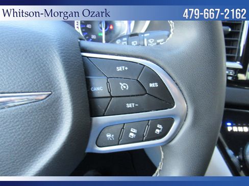 Used 2022 Chrysler Pacifica Touring-L image 38