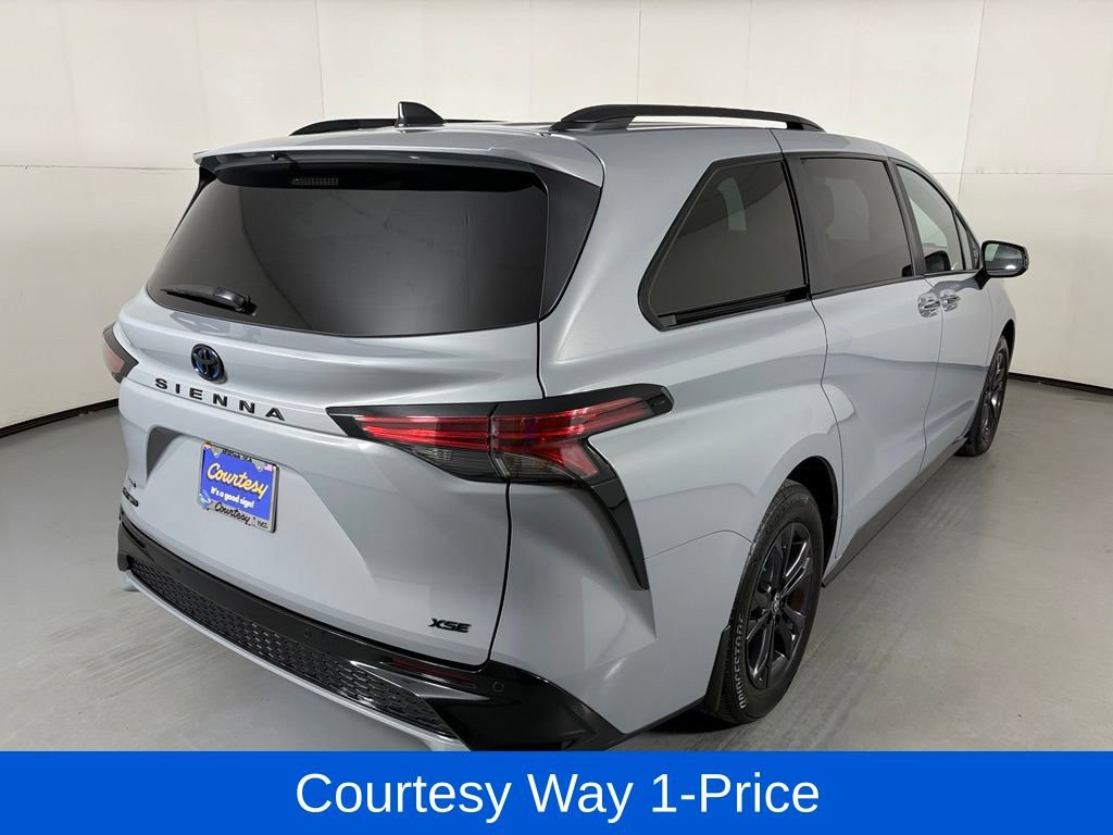 Used 2025 Toyota Sienna XSE AWD/4WD image 10