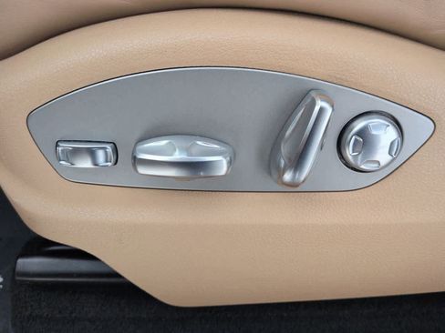 Used 2023 Porsche Macan Turbo image 17