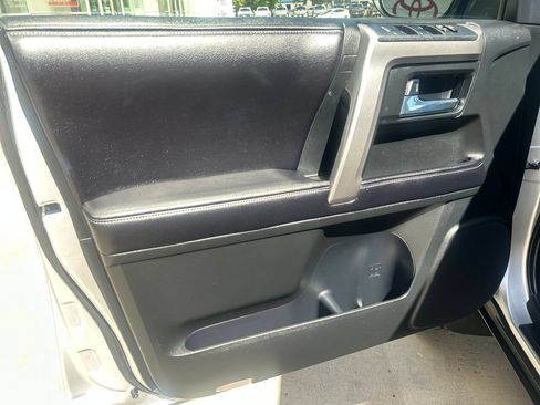 Certified 2016 Toyota 4Runner SR5 AWD/4WD image 11