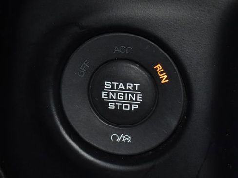 Used 2022 Jeep Wrangler Unlimited Sahara AWD/4WD image 22