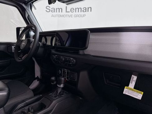 Used 2024 Jeep Wrangler Unlimited image 26