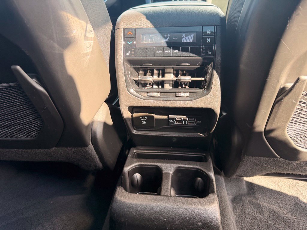 Used 2023 Jeep Grand Cherokee L Limited w/ Luxury Tech Group II AWD/4WD image 31