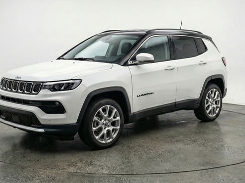 Used 2025 Jeep Compass Limited AWD/4WD image 3