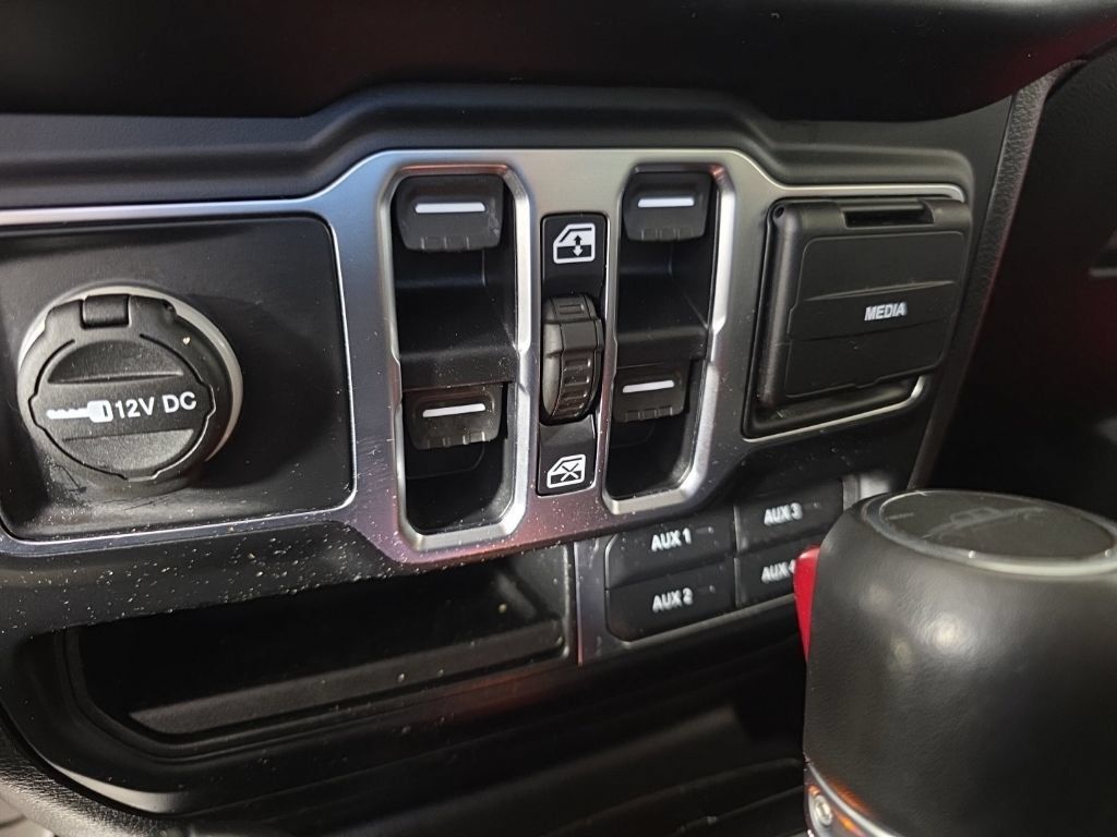 Used 2020 Jeep Gladiator Overland AWD/4WD image 18