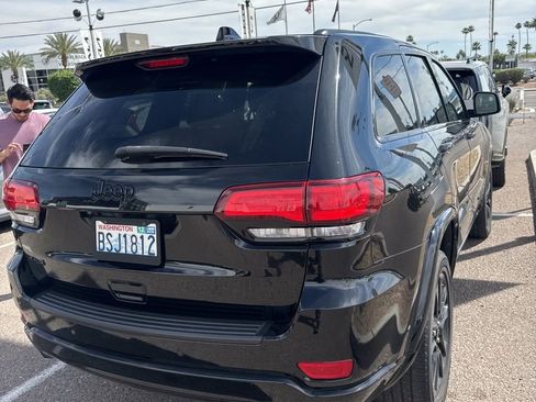 Used 2020 Jeep Grand Cherokee Altitude image 11