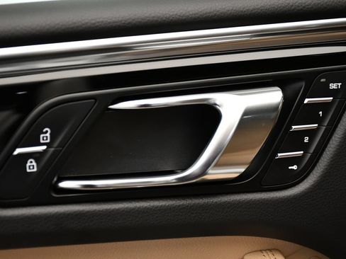 Certified 2026 Porsche Macan AWD/4WD image 36