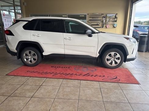 Used 2022 Toyota RAV4 LE image 8