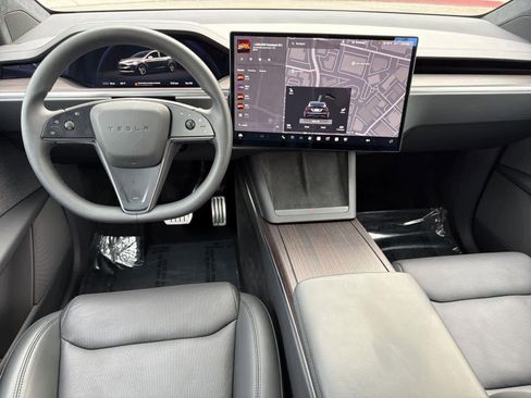 Used 2025 Tesla Model X image 11
