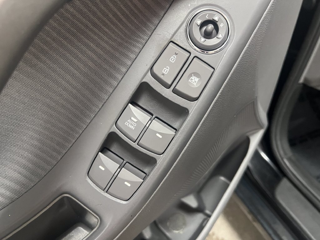 Used 2013 Hyundai Elantra GLS w/ Preferred Pkg FWD image 11