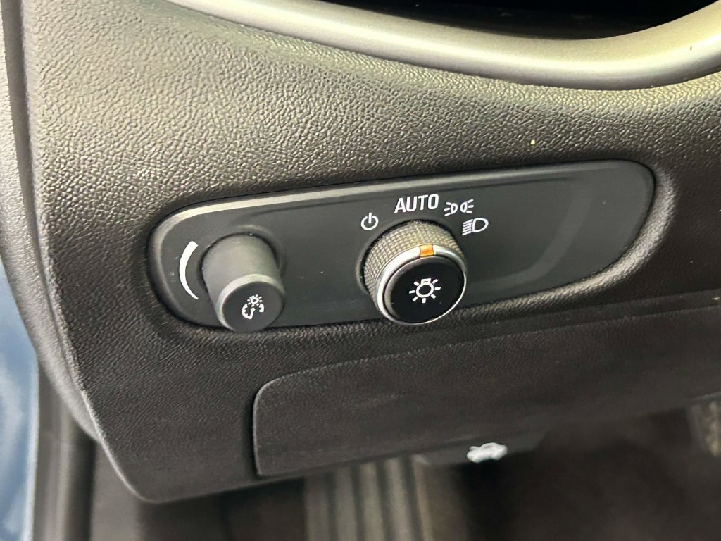 Used 2025 Chevrolet Malibu LT FWD image 17
