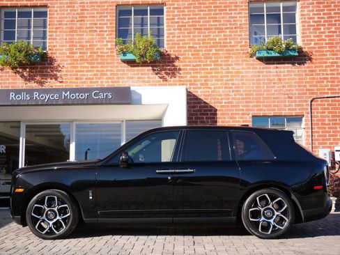 Used 2024 Rolls-Royce Cullinan Black Badge image 3