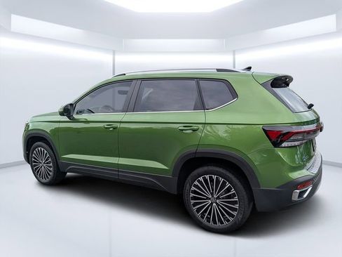 New 2026 Volkswagen Taos SE image 5