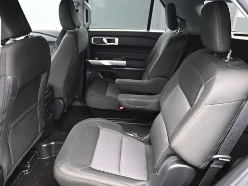 Used 2023 Ford Explorer XLT AWD/4WD image 13