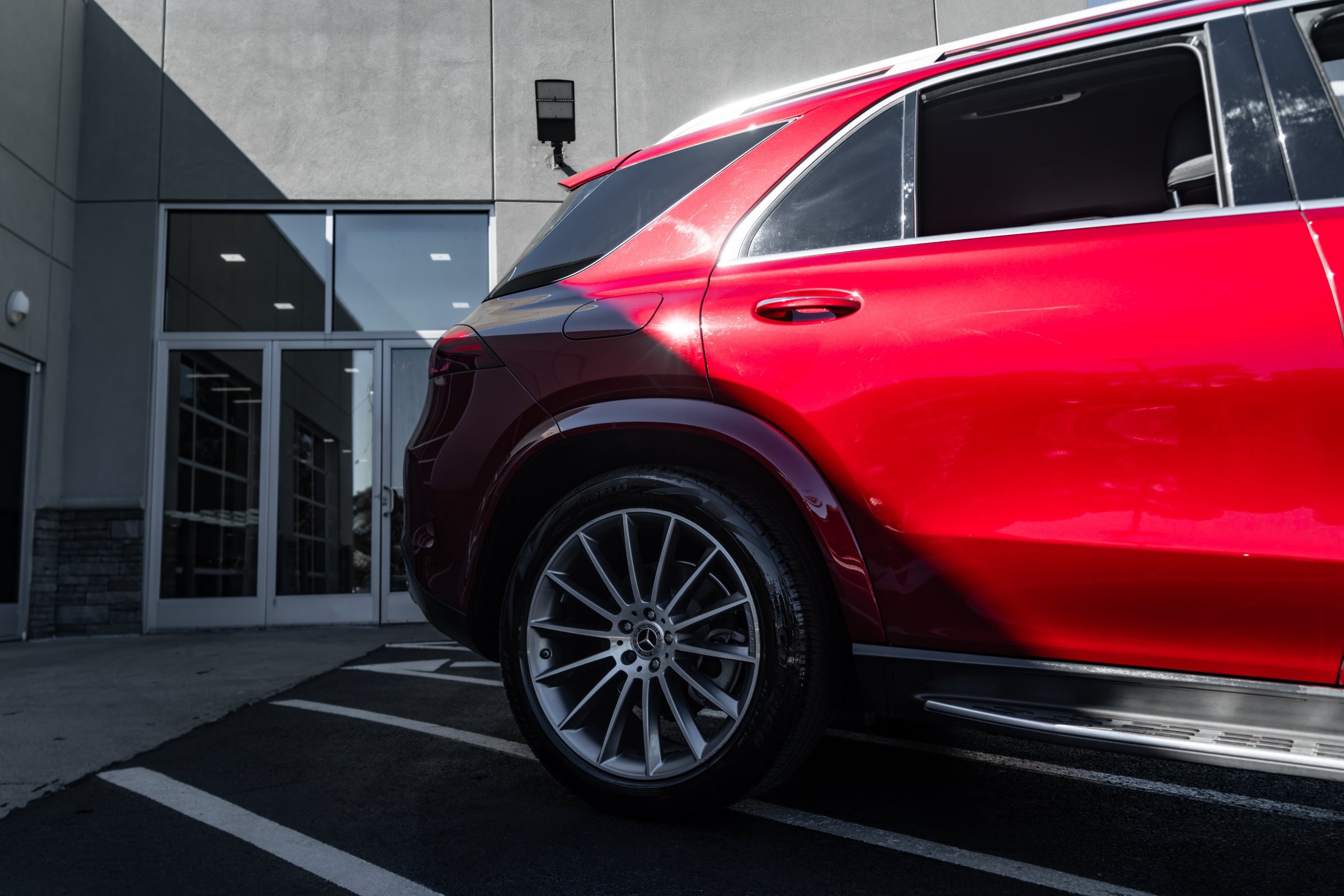 Used 2024 Mercedes-Benz GLE 350 4MATIC w/ AMG Line Exterior image 11