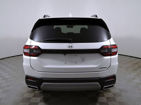 Used 2023 Honda Pilot Touring image 8