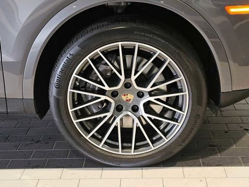 Used 2023 Porsche Cayenne image 11