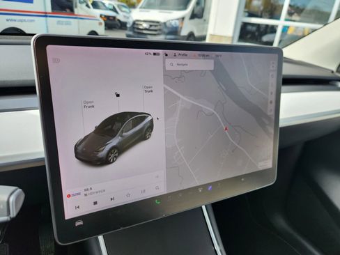 Used 2020 Tesla Model Y Long Range image 27