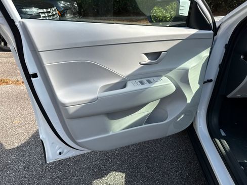 New 2026 Hyundai Kona SE image 10