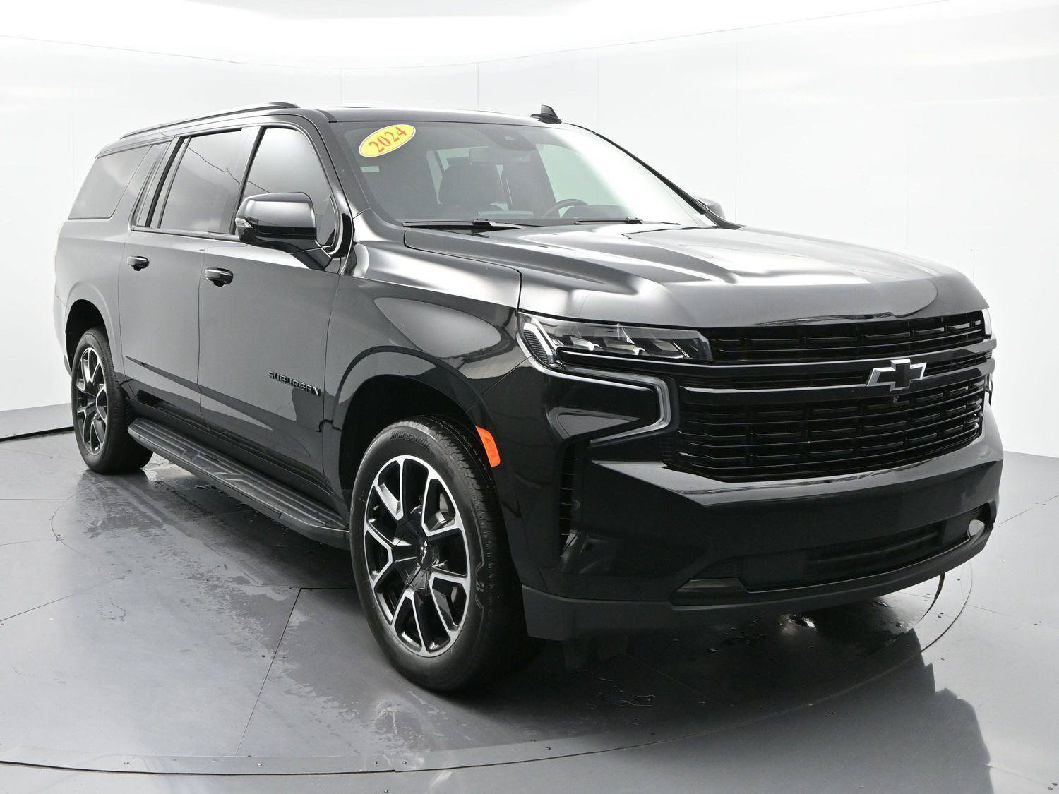 Used 2024 Chevrolet Suburban RST w/ Luxury Package AWD/4WD image 2