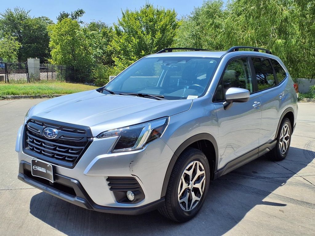 Used 2023 Subaru Forester Premium AWD/4WD image 7