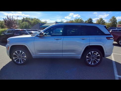 Used 2025 Jeep Grand Cherokee Overland AWD/4WD image 5