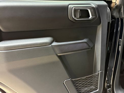 Used 2025 Ford Bronco Badlands image 44