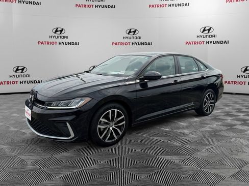 Used 2025 Volkswagen Jetta SE FWD image 7