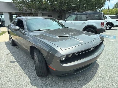 Used 2016 Dodge Challenger SXT w/ Driver Convenience Group RWD image 6