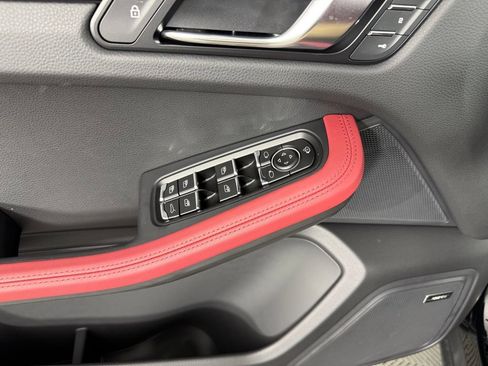 Certified 2026 Porsche Macan AWD/4WD image 24