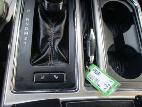 Used 2015 Ford F150 Platinum w/ Equipment Group 701A Luxury image 14