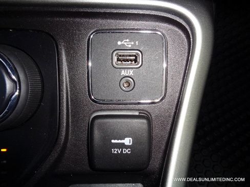 Used 2020 Jeep Compass Latitude w/ Cold Weather Group image 15