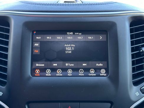 Used 2019 Jeep Cherokee Latitude w/ Popular Appearance Group image 27