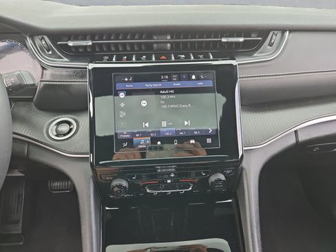 Used 2023 Jeep Grand Cherokee L Laredo image 17