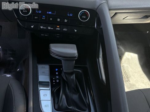 Used 2025 Hyundai Elantra SEL FWD image 17