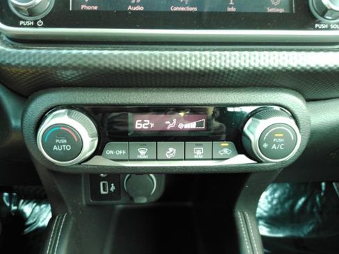 Used 2018 Nissan Kicks SV image 39