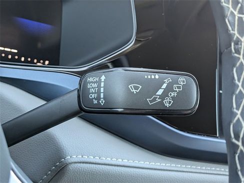 Certified 2024 Volkswagen Taos SE image 33