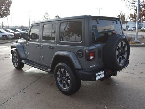 Used 2018 Jeep Wrangler Unlimited Sahara image 7