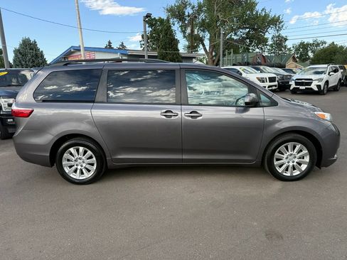 Used 2016 Toyota Sienna LE AWD/4WD image 10