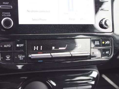 Used 2020 Toyota Prius LE image 38