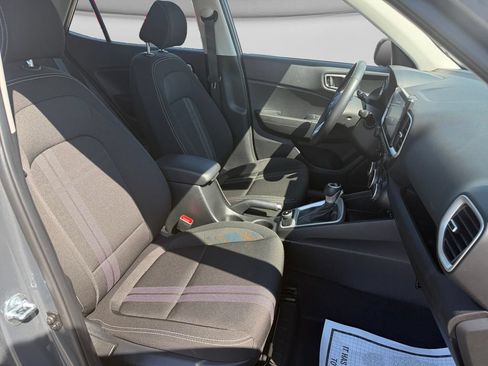 Used 2025 Hyundai Venue SEL FWD image 26